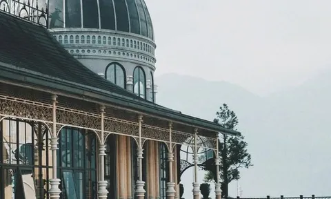 Việt Nam có một "cung điện" nằm ở độ cao 1.600 m, 3 năm liên tiếp được vinh danh "biểu tượng hàng đầu thế giới", du khách ngỡ lạc giữa trời Âu