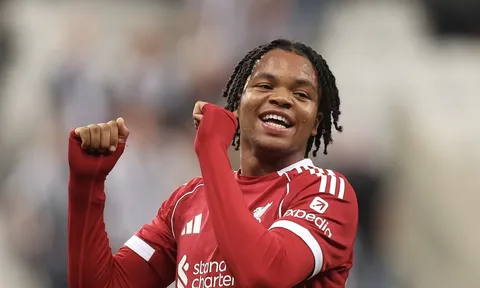 Liverpool đàm phán gia hạn hợp đồng với tài năng trẻ Rio Ngumoha