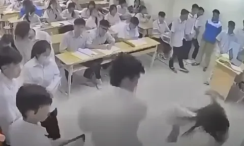Hà Nội xác minh clip nam học sinh lao lên đánh cô giáo ngay trên bục giảng, Sở GD-ĐT nói gì?