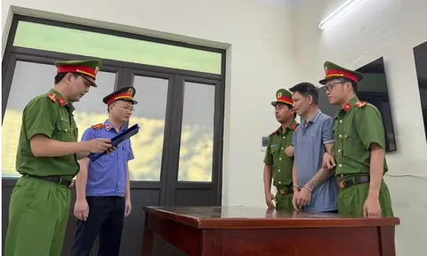 Bắt khẩn cấp cha ruột nhiều lần hành hạ 2 con gái