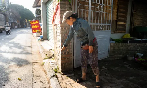 Nhân chứng tiết lộ tình tiết đáng chú ý vụ tài xế ô tô bị đâm tử vong ở Hà Nội: Nghi phạm liên tục đập cửa, chất vấn chuyện tình cảm