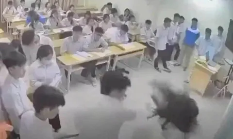 Khởi tố nam sinh đánh cô giáo ngay trên bục giảng