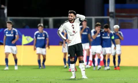 Bruno Fernandes gửi thông điệp đến Michael Carrick sau trận thua muối mặt