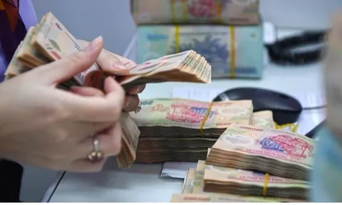 Ngừng áp dụng chế độ phụ cấp công vụ đối với cán bộ công chức theo Nghị định 381 từ thời điểm nào?