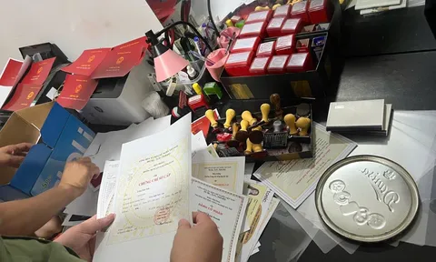 Thủ đoạn tinh vi và sự tiếp tay của 2 giảng viên trong đường dây làm bằng giả quy mô lớn
