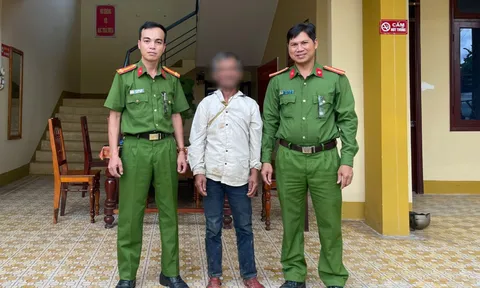 Người đàn ông ngủ dưới gầm khe suối giữa mưa lạnh đã đoàn tụ với gia đình