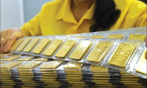 Giá vàng hôm nay 26/10: SJC vẫn 141,7 triệu đồng/lượng, cao hơn thế giới tới 16,4 triệu