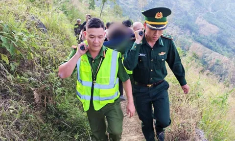 Cứu du khách 23 tuổi rơi xuống vực khi tham quan Cực Bắc Lũng Cú