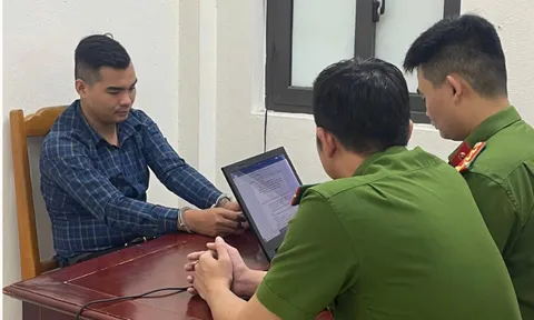 Thông tin mới vụ vây bắt 2 đối tượng cầm kiếm cố thủ trên mái nhà ở Thanh Hóa: 2 bị can ma túy đang bỏ trốn