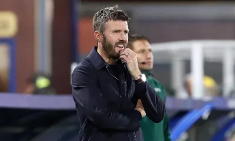 Huyền thoại MU nói thẳng về quyết định giữ Michael Carrick