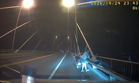 Phát hiện chuyện đau lòng trên cầu Rạch Miễu, nữ tài xế taxi có hành động khiến nhiều người cảm phục