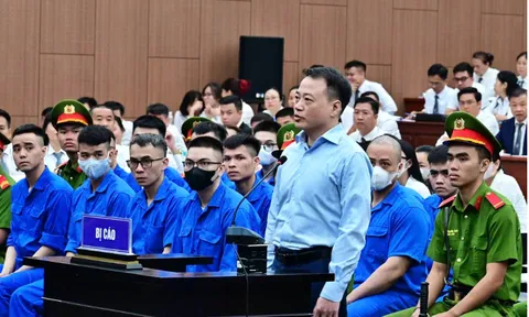 Shark Bình tại phiên tòa vụ Mr Pips: “Đi tù rồi thì tươi lên thôi”