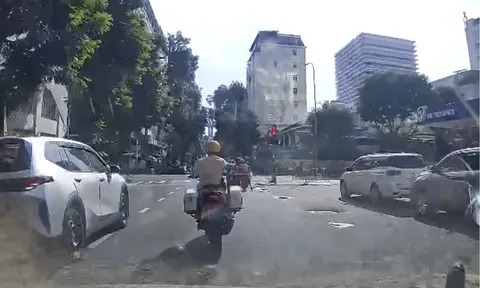 CSGT dùng mô tô đặc chủng mở đường cho chồng đưa vợ sắp sinh đến viện