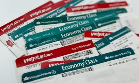 Giá vé máy bay tăng cao quá mức do mức thu thuế, phí?