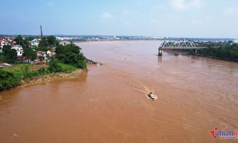 Vụ sập cầu Phong Châu (Phú Thọ): “Quần thảo” trên sông tìm tung tích nạn nhân