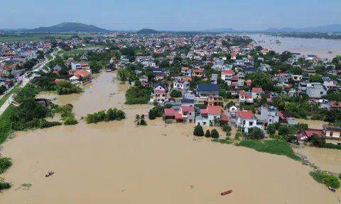 Toàn cảnh: Lũ lụt dâng cao, hàng nghìn hộ dân ở Thanh Hóa chìm trong "biển" nước