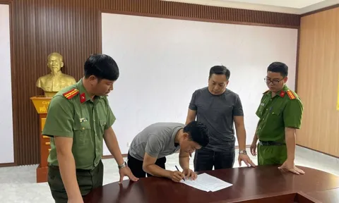 Tài khoản bất ngờ có 1,2 tỷ đồng, người đàn ông vội báo công an