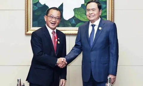 Chủ tịch Quốc hội Trần Thanh Mẫn gặp Chủ tịch Quốc hội Singapore Seah Kian Peng