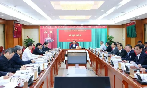 Bộ Chính trị xem xét, thi hành kỷ luật ông Nguyễn Xuân Phúc