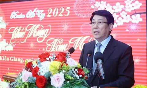 Chủ tịch nước chúc Tết Đảng bộ, chính quyền và nhân dân tỉnh Kiên Giang