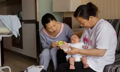 Mẹ chồng tố bảo mẫu làm hại con, biết sự thật tôi tăng lương cho cô ấy, bảo mẹ về quê