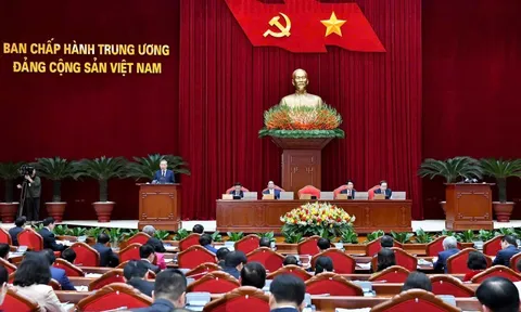 Thông cáo báo chí ngày làm việc thứ nhất Hội nghị Trung ương khoá XIII