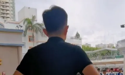 Con trai bị bắt nạt, bố đến trường nói chuyện với bạn học của con, nào ngờ bị cảnh sát bắt giam 10 ngày