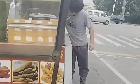 Con lười học bị mẹ phạt đi bán hàng rong, nào ngờ buôn bán thuận lợi, kiếm luôn 34 triệu đồng trong 10 ngày