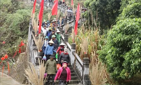 Lễ hội đầu Xuân - Hướng về những giá trị cội nguồn tốt đẹp