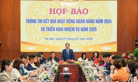 Room tín dụng: Chưa thể bỏ nhưng đã nới dần