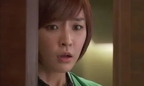 Qua đêm nhà bạn thân, một lần vô tình thấy mẹ con cô ấy ngủ, tôi thức đến sáng