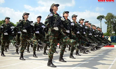 TP Hồ Chí Minh: Ngắm những 'bóng hồng' tập luyện diễu binh dưới cái nắng như ‘đổ lửa’