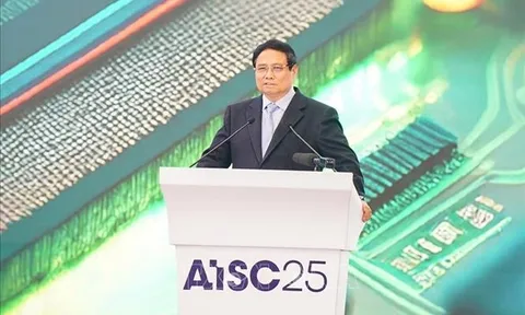 Thủ tướng: Bạn bè quốc tế hãy hỗ trợ Việt Nam xoay chuyển tình thế, chuyển đổi trạng thái phát triển đất nước