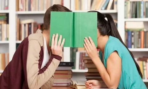 Khác biệt giữa người làm "chuyện ấy" trước tuổi 20 và sau tuổi 30, nam và nữ ai dễ thiệt hơn?