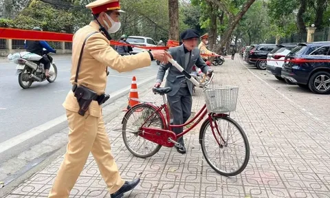 Cụ ông đi xe đạp bị phạt 300.000 đồng vì trót uống 3 cốc bia trong tiệc cưới
