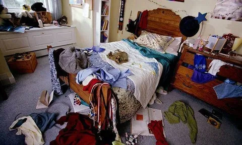 Thi xong con trai chị dâu ở quê lên "ăn chực", một cái bát cũng không biết đường rửa