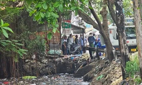 Phát hiện thi thể người phụ nữ dưới kênh nước: Hiện trường xót xa