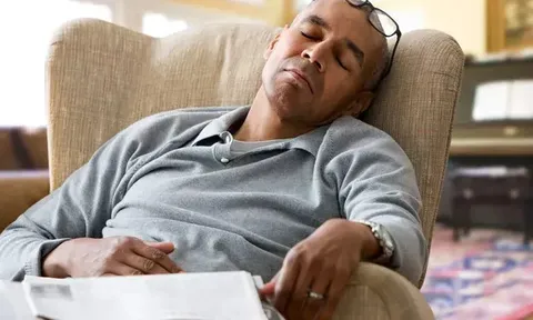 Người đàn ông đặt lưng xuống là ngủ, tưởng sức khỏe tốt nhưng bác sĩ chỉ ra căn bệnh nguy hiểm dễ gây đột quỵ