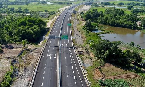 Đưa vào khai thác 70 km cao tốc Vân Phong - Nha Trang dịp 30/4/2025