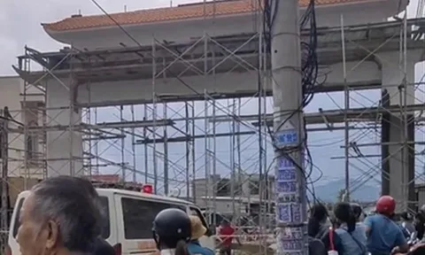 Tin mới nhất vụ sập giàn giáo thi công cổng chào tại Khánh Hòa, nhiều công nhân bị thương