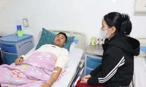 Lời kể  về 30 giờ sinh tử của ngư dân may mắn sống sót trong vụ chìm tàu cá ở Nghệ An
