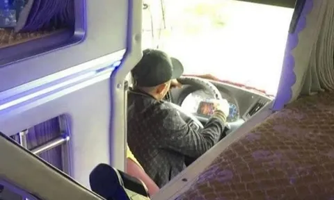 Lời khai dửng dưng của tài xế xe giường nằm vừa lái xe vừa chơi game