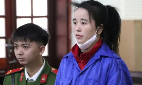 Xót xa tiếng lòng của người cha tại phiên tòa xét xử nữ kế toán "rút ruột" hơn 700 triệu đồng