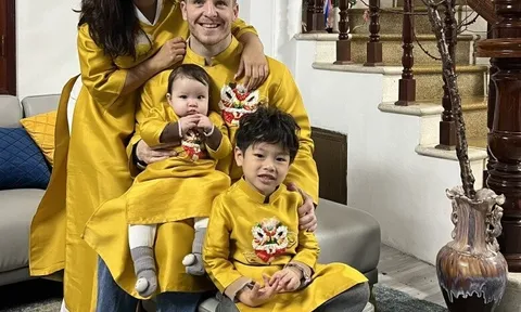 Mẹ đơn thân Hà Nội lấy chồng Tây điển trai quen qua mạng, con riêng và bố dượng ngoại hình giống hệt nhau