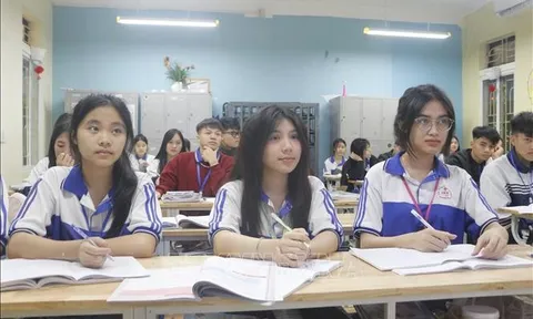 Học sinh lớp 12 'chạy đua' với kỳ thi đánh giá năng lực