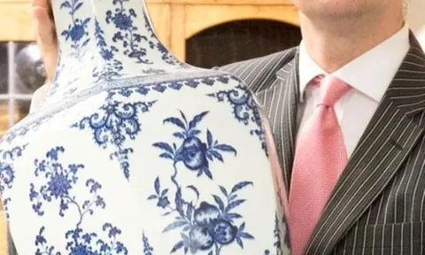 Cặp vợ chồng ngã ngửa vớ ngay kho báu 33 tỷ đồng ngay trước cửa nhà: Đã ở đó 36 năm mà không biết