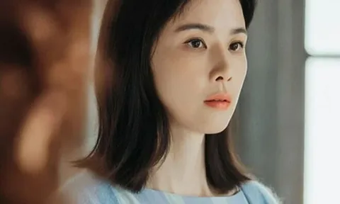 Vừa đi làm về, tôi được mẹ chồng kéo vào phòng nói chuyện không thể tin