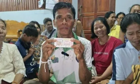 Bé 1 tuổi chọn vé số giúp ông trúng ngay 4,5 tỷ đồng