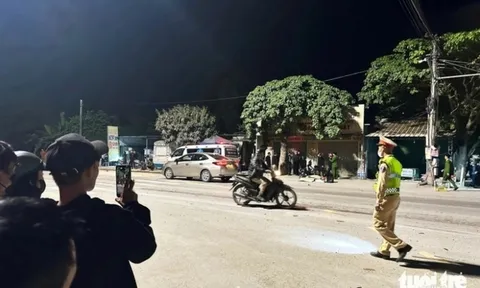 Hiện trường chiếc lốp xe ô tô nổ trơ vành khi gây tai nạn liên hoàn khiến 1 người tử vong rồi bỏ chạy