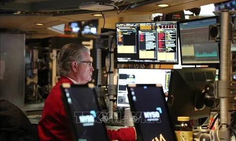 Chứng khoán Mỹ đổ dốc theo biến động thuế quan